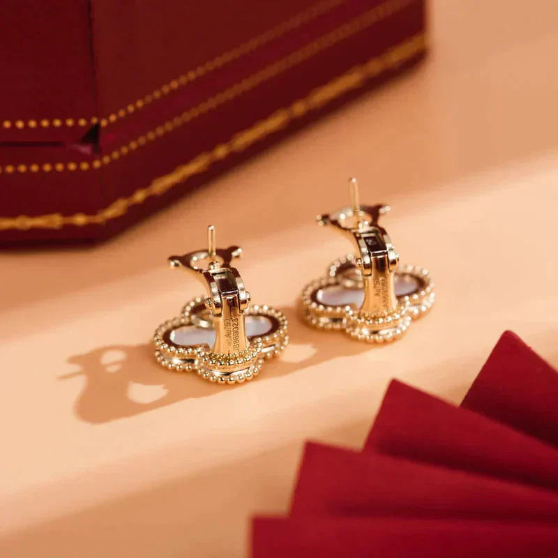 [Dawnora Jewelry]CLOVER MEDIUM 1 MOTIFS  WHITE MOP STUD EARRINGS