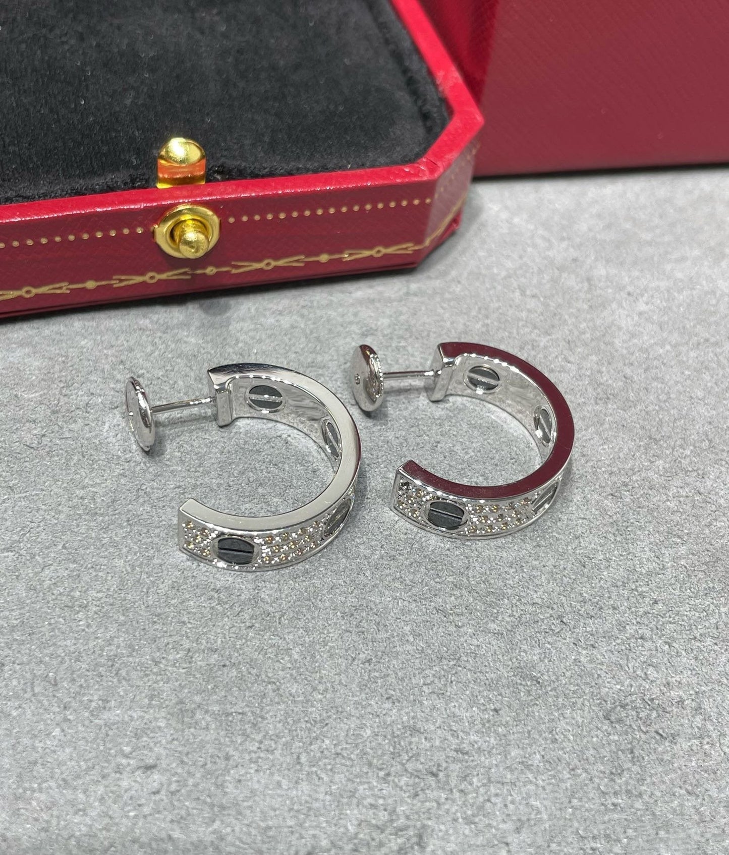 [Dawnora Jewelry]LOVE CERAMIC DIAMOND PAVED SILVER EARRINGS