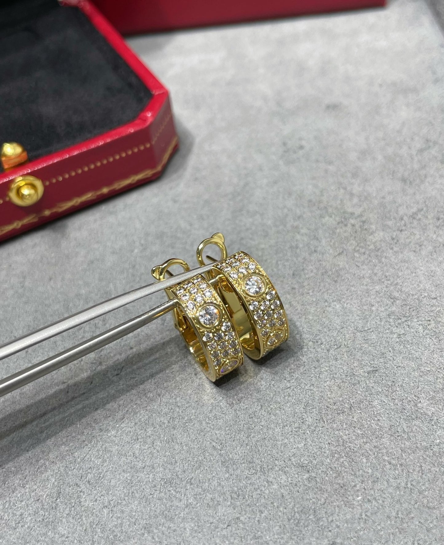 [Dawnora Jewelry]LOVE 5.5MM DIAMOND PAVED EARRINGS