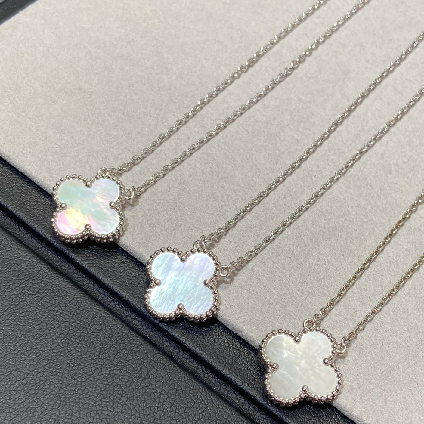[Dawnora Jewelry]CLOVER MEDIUM SILVER WHITE MOP NECKLACE