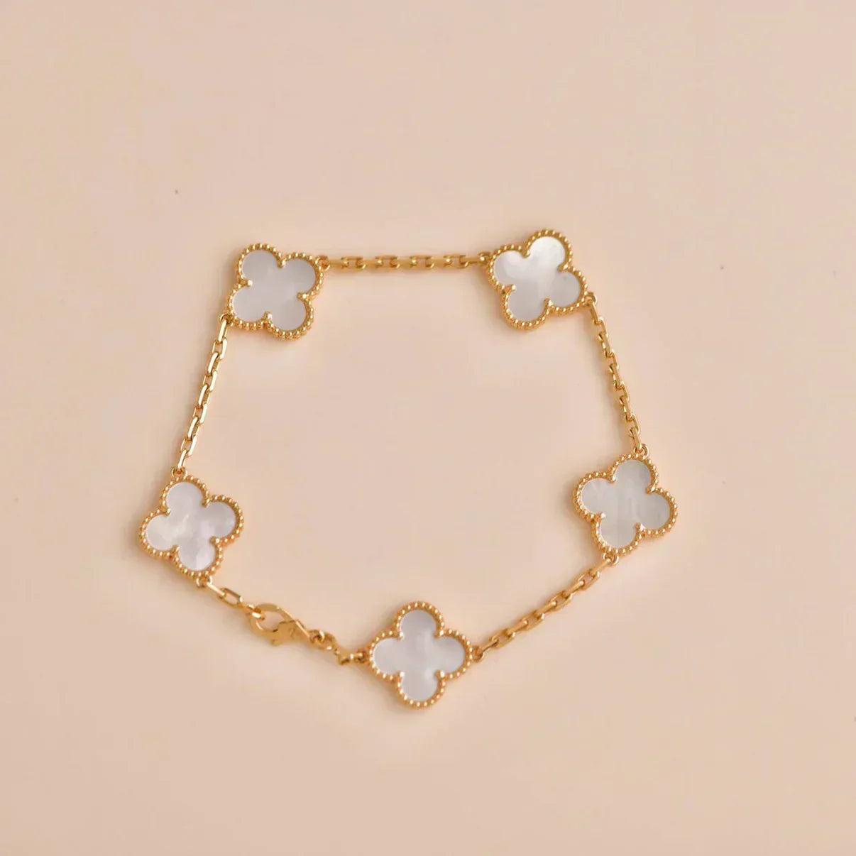 [Dawnora Jewelry]CLOVER WHITE PEARL MOP 5 MOTIF BRACELET COLLECTION